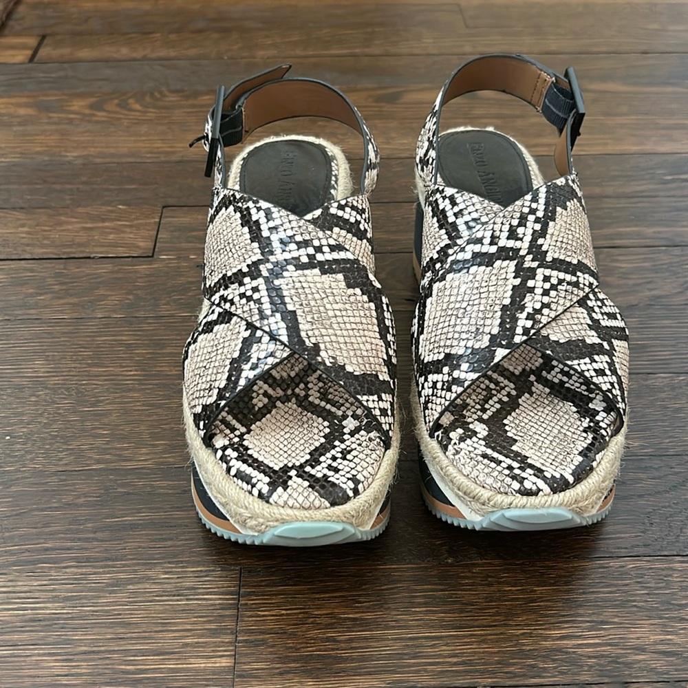 Enzo Angiolini Black and Cream Snake Pattern Sandals